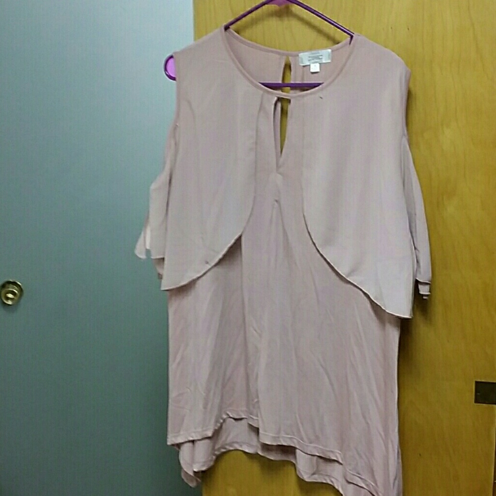 NWOT Plus Size Cold Shoulder Shirt / Top